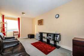 2 bedroom Flat for s...